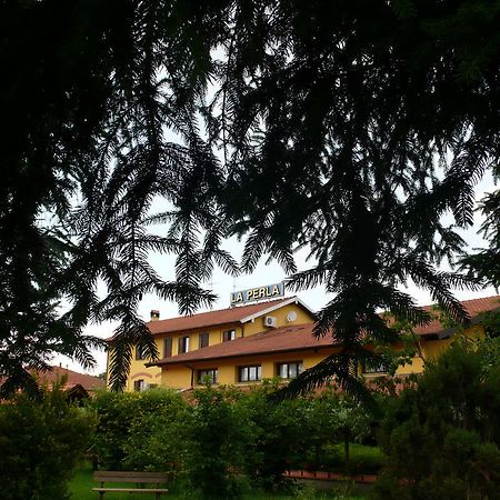 Hotel Ristorante La Perla Varallo Pombia ภายนอก รูปภาพ