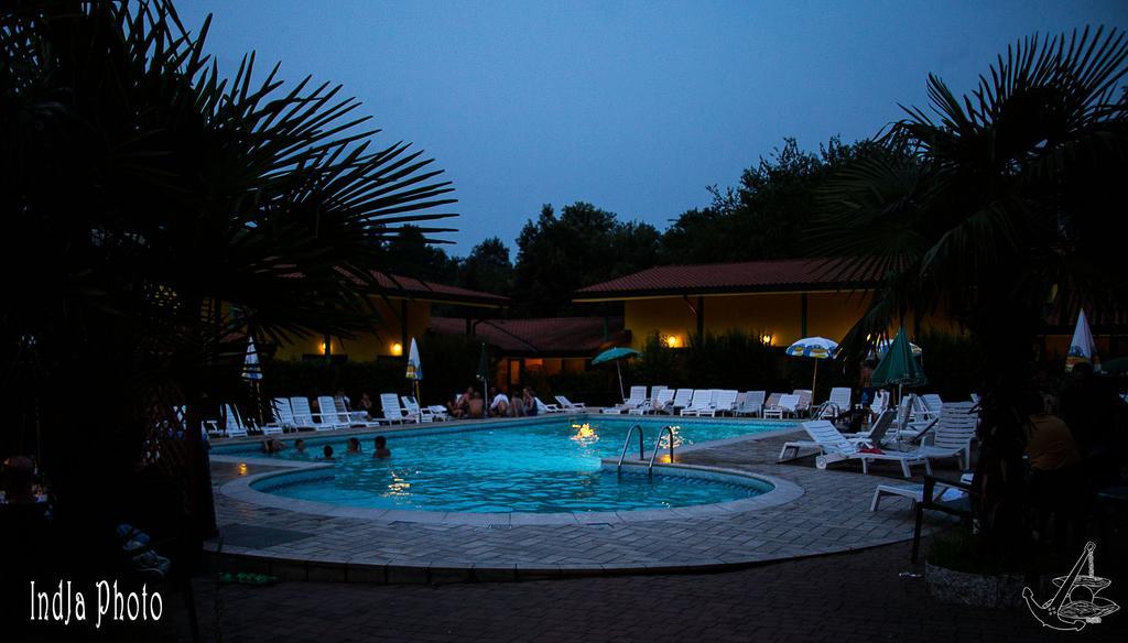 Hotel Ristorante La Perla Varallo Pombia ภายนอก รูปภาพ