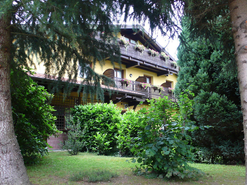 Hotel Ristorante La Perla Varallo Pombia ภายนอก รูปภาพ