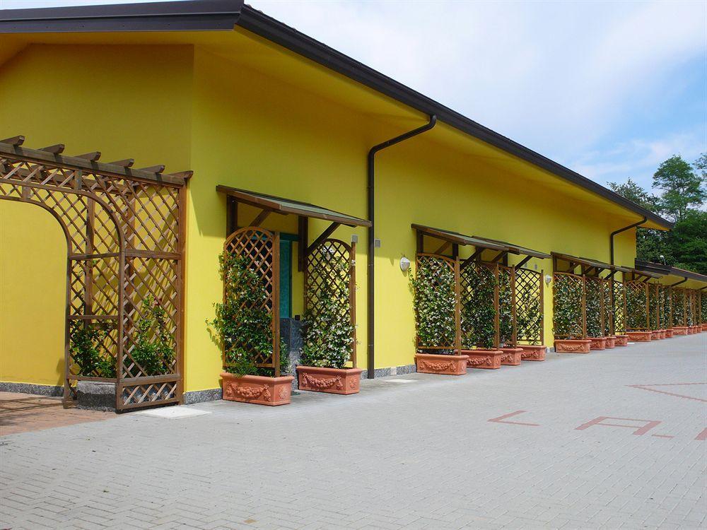 Hotel Ristorante La Perla Varallo Pombia ภายนอก รูปภาพ