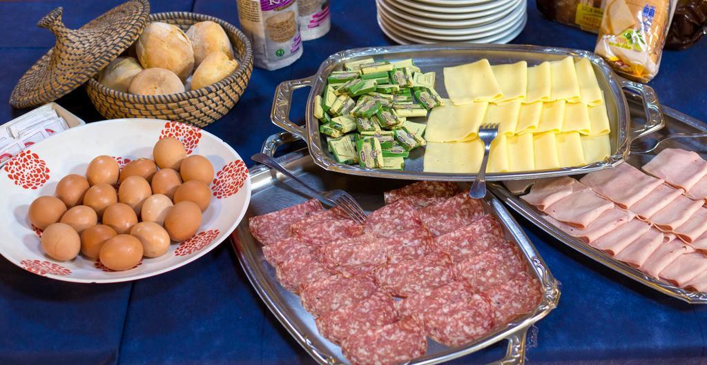 Hotel Ristorante La Perla Varallo Pombia ภายนอก รูปภาพ