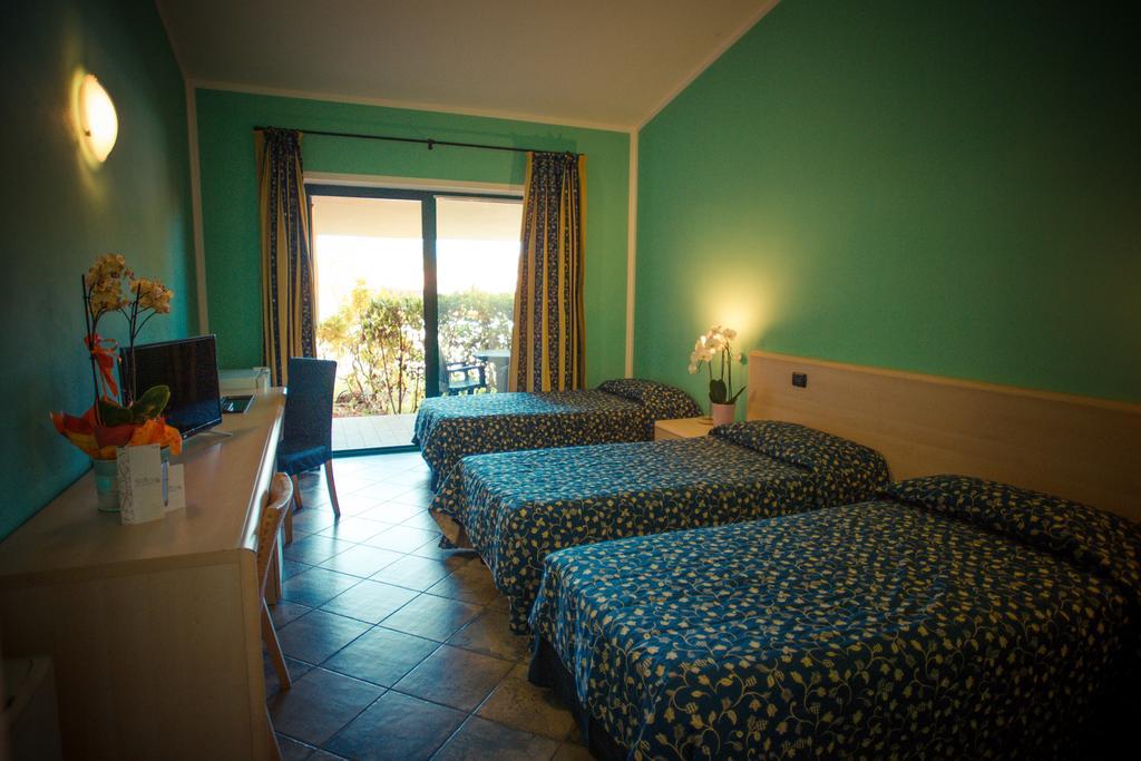 Hotel Ristorante La Perla Varallo Pombia ภายนอก รูปภาพ