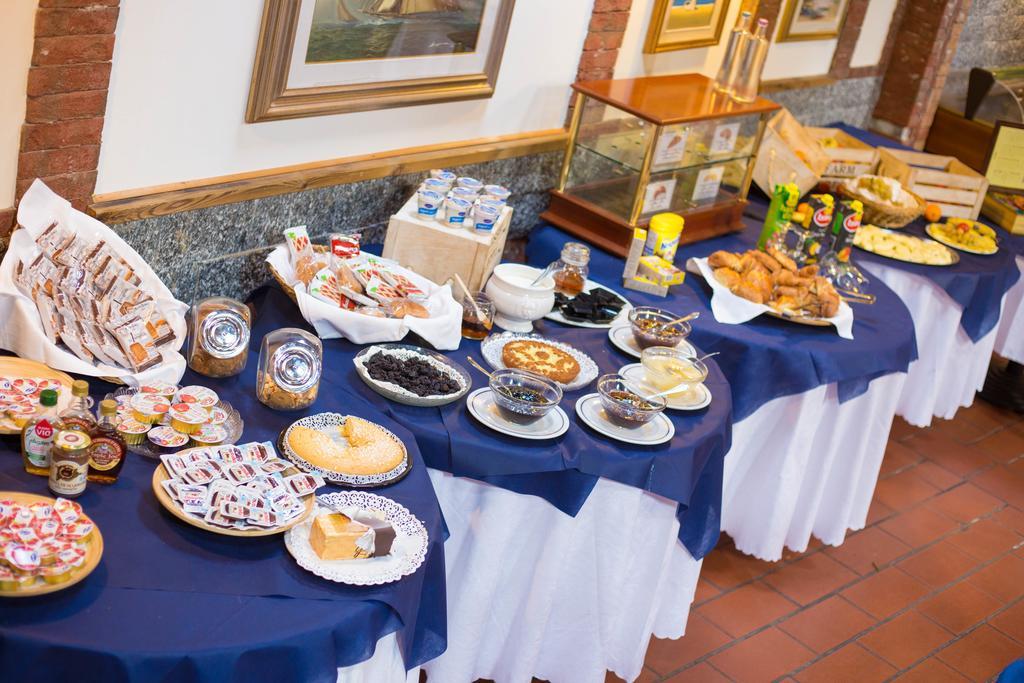 Hotel Ristorante La Perla Varallo Pombia ภายนอก รูปภาพ