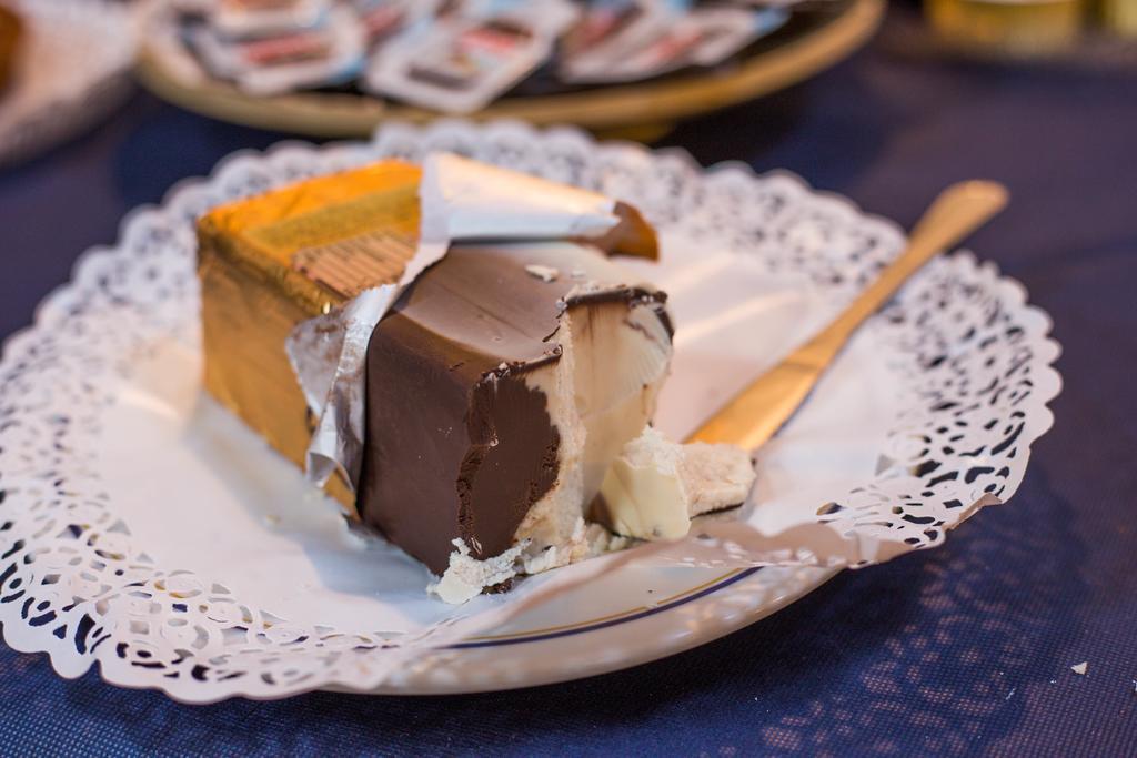 Hotel Ristorante La Perla Varallo Pombia ภายนอก รูปภาพ