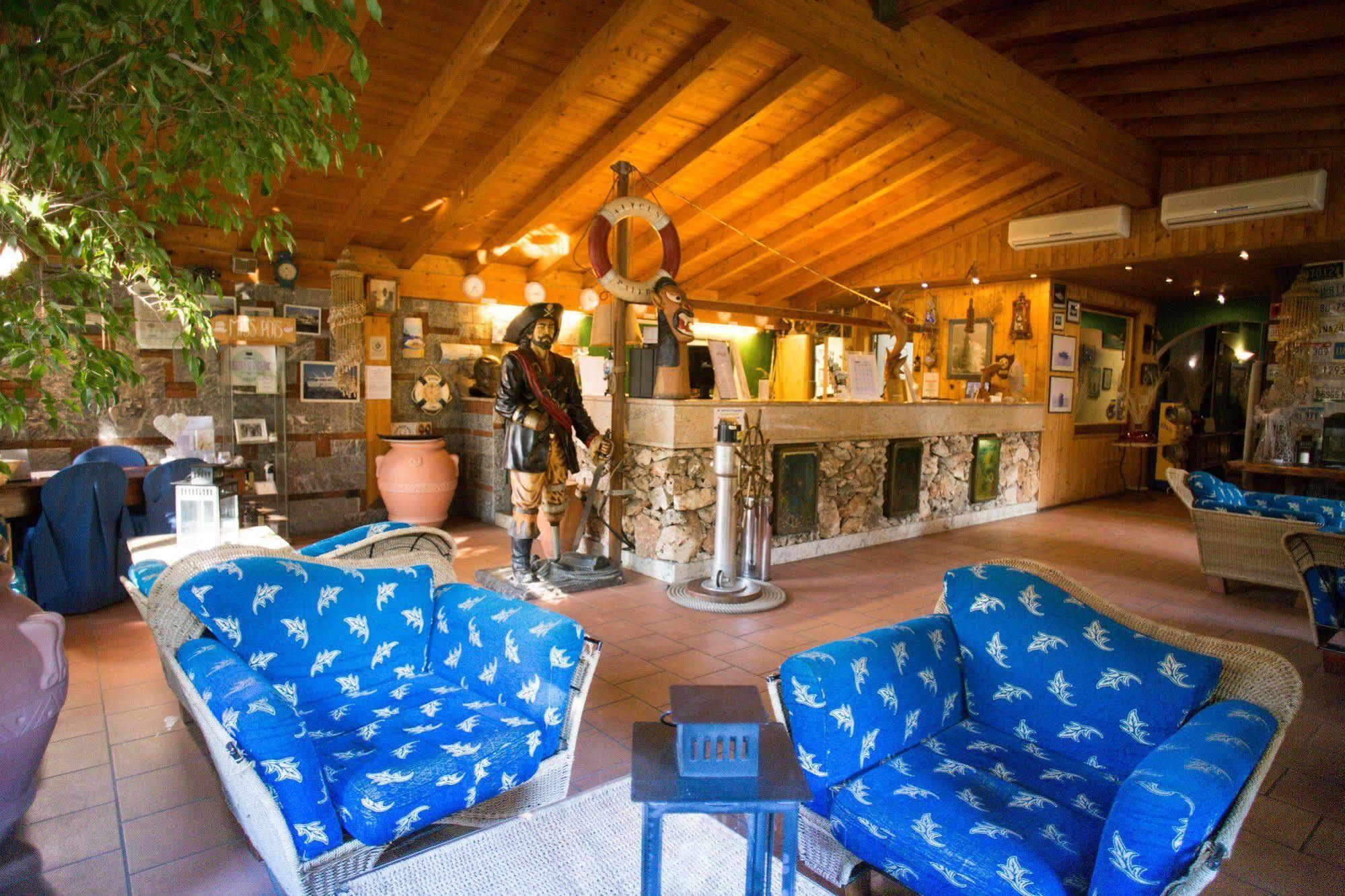 Hotel Ristorante La Perla Varallo Pombia ภายนอก รูปภาพ