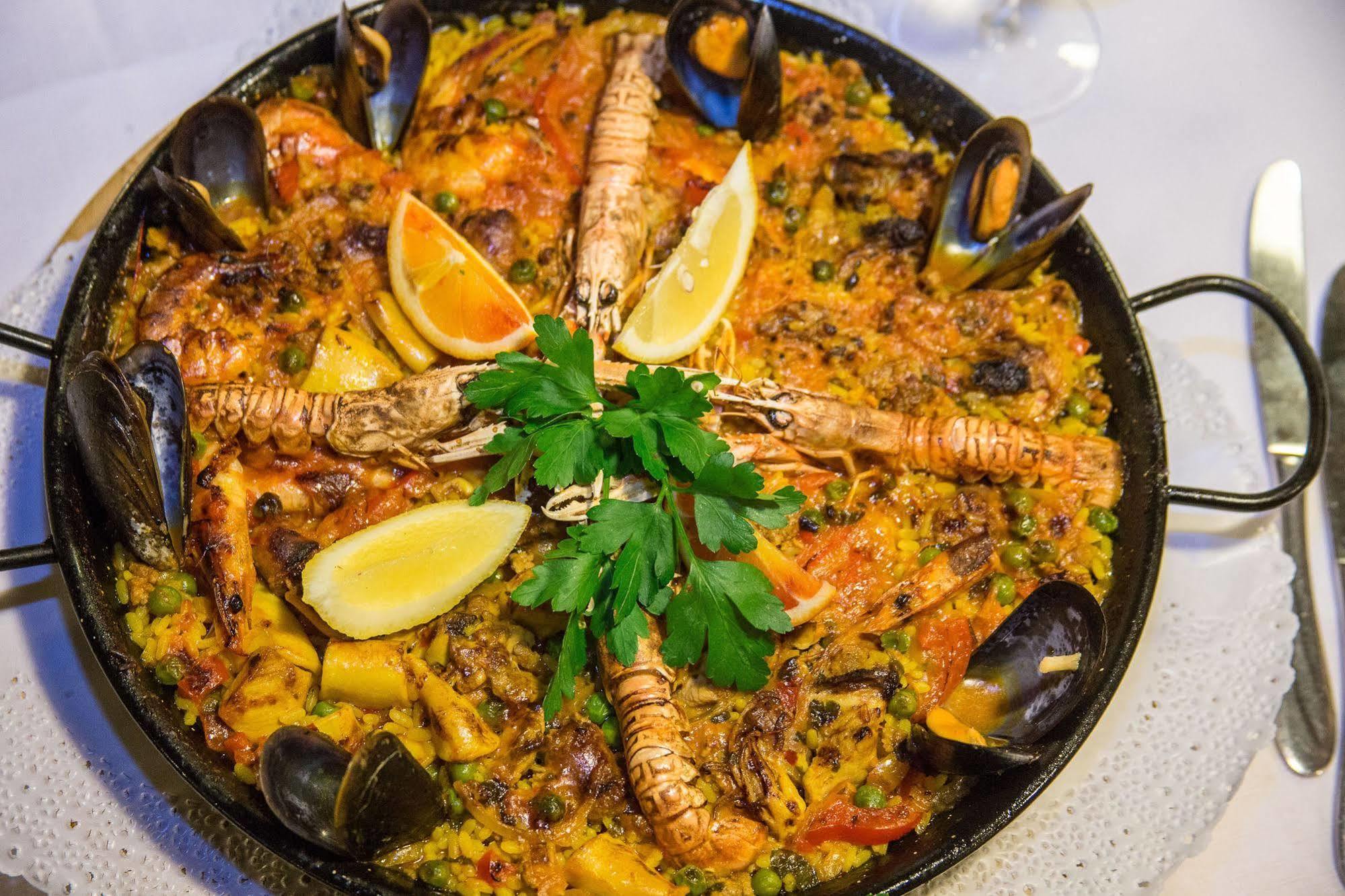 Hotel Ristorante La Perla Varallo Pombia ภายนอก รูปภาพ