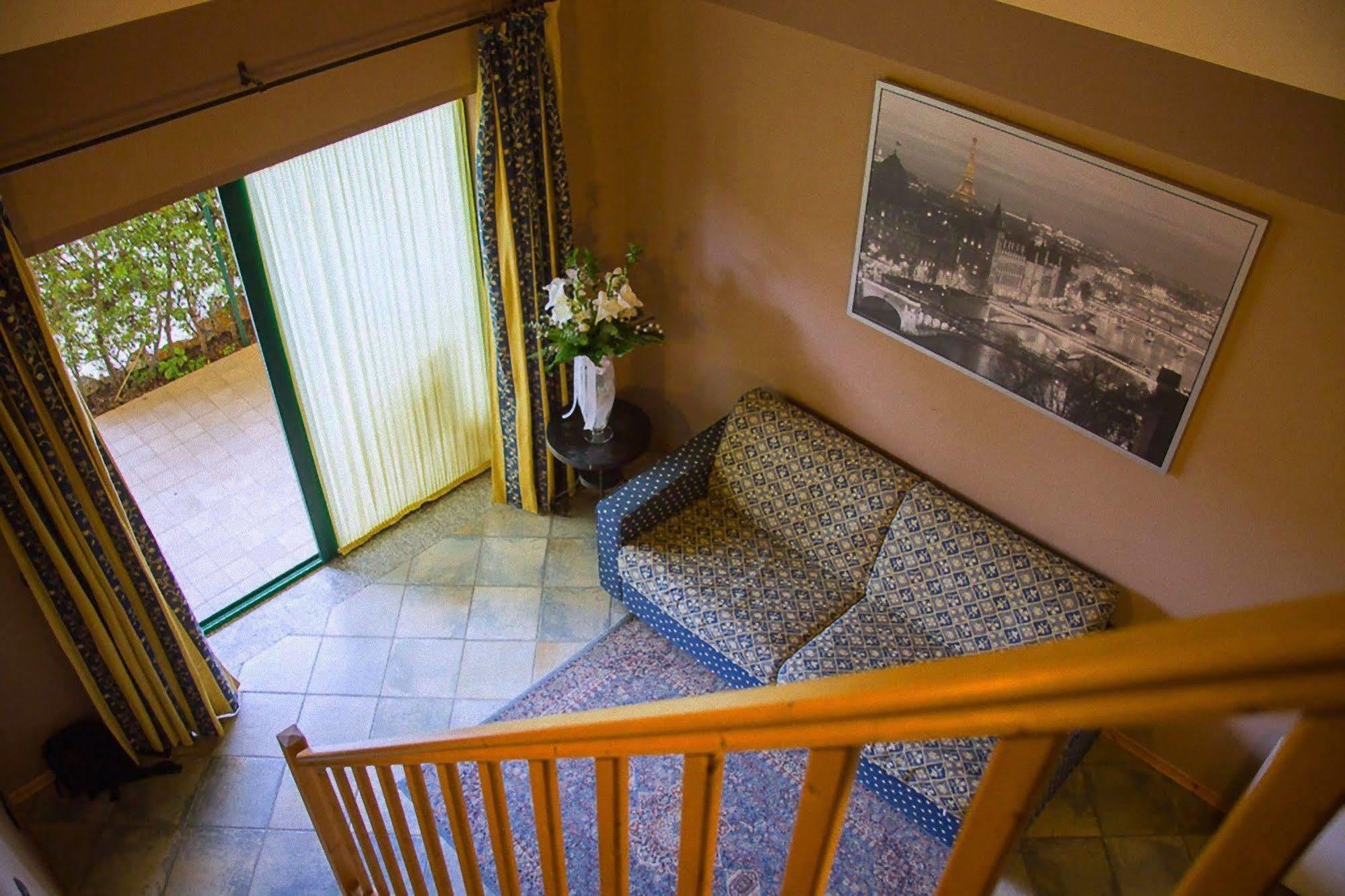 Hotel Ristorante La Perla Varallo Pombia ภายนอก รูปภาพ