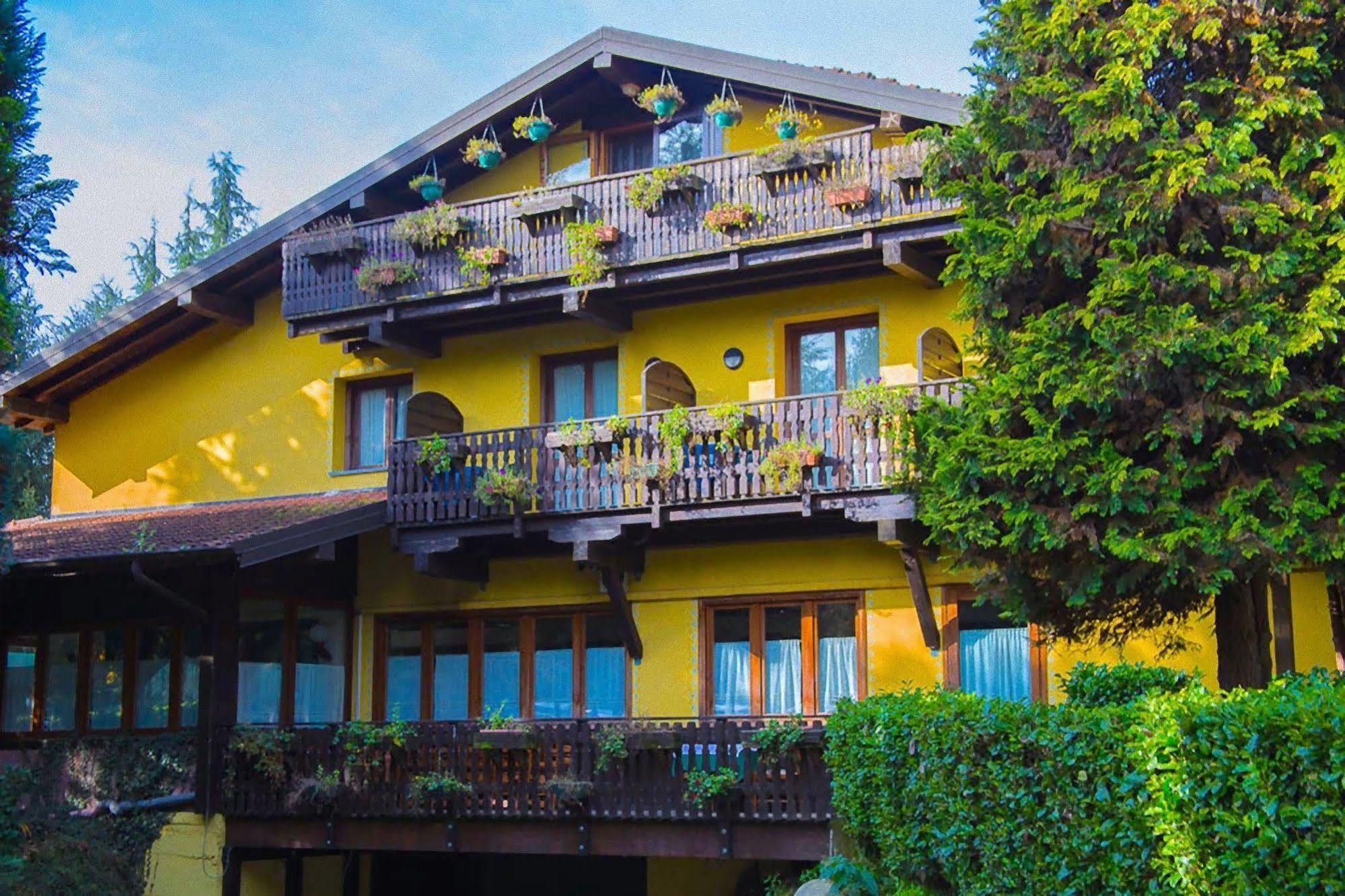 Hotel Ristorante La Perla Varallo Pombia ภายนอก รูปภาพ