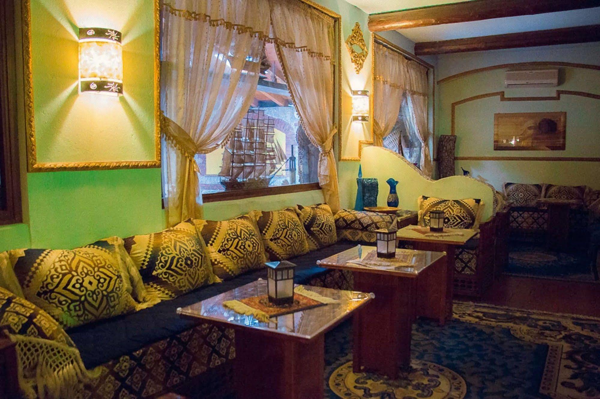 Hotel Ristorante La Perla Varallo Pombia ภายนอก รูปภาพ