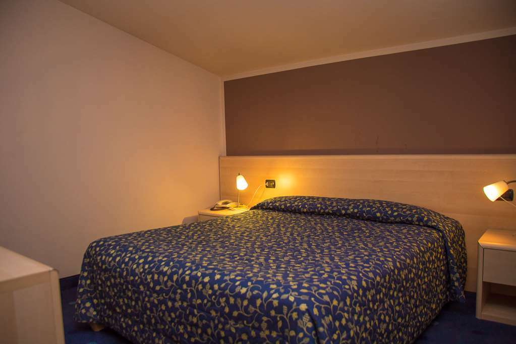 Hotel Ristorante La Perla Varallo Pombia ห้อง รูปภาพ